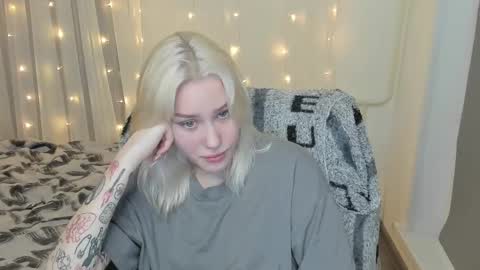 Snapshot of kebesheska chatting on 02-12-25, 04:55 Seb Polly Roxy Jonny online show from 02-12-25, 04:55