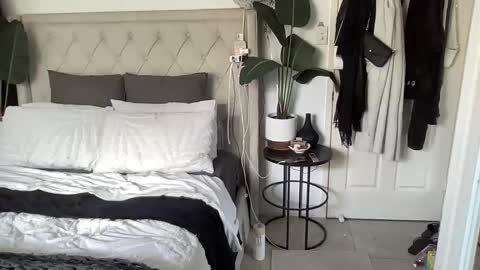 Keelie xx online show from 03-11-25, 12:22