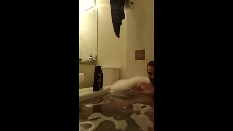 Snapshot of keithross1205 chatting on 12-16-25, 08:41 clyde online show from 12-16-25, 08:41