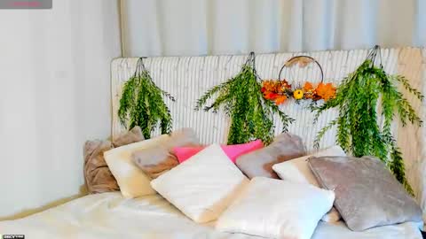 Snapshot of kelly_mott chatting on 10-30-25, 02:02 Sofia online show from 10-30-25, 02:02