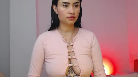 Snapshot of kelly_richardson1 chatting on 02-19-25, 01:18 elena online show from 02-19-25, 01:18