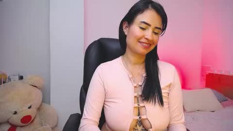 Snapshot of kelly_richardson1 chatting on 02-19-25, 04:23 elena online show from 02-19-25, 04:23