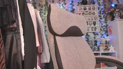 Leia online show from 12-28-24, 05:02