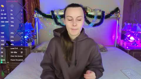 Im Kelly online show from 12-17-25, 01:17