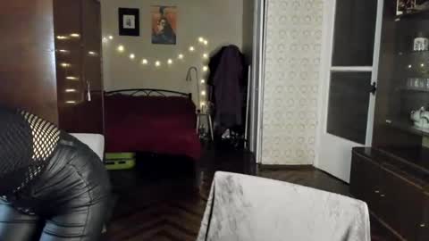 Snapshot of kellydark0111 chatting on 12-18-24, 03:55 Mistress online show from 12-18-24, 03:55