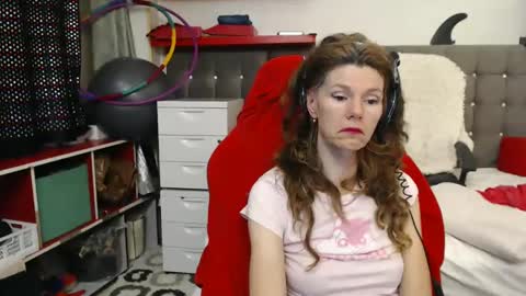 kelly online show from 02-09-25, 01:00