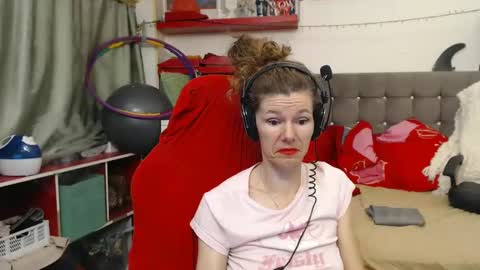 kelly online show from 03-06-25, 01:37