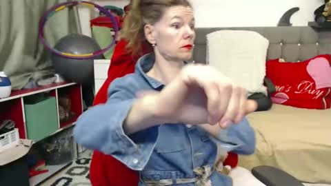 kelly online show from 03-09-25, 01:14