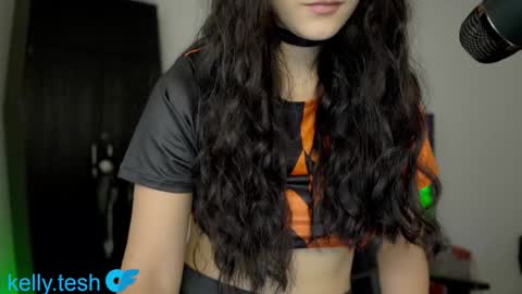 Kelly online show from 10-08-25, 05:43