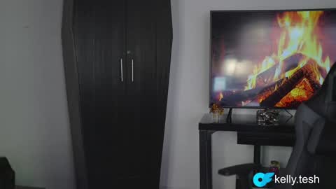 Kelly online show from 11-11-25, 05:24