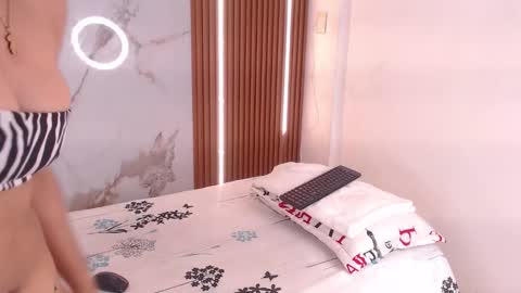 Snapshot of kelsiee_hills chatting on 02-25-26, 12:04 Samanta online show from 02-25-26, 12:04