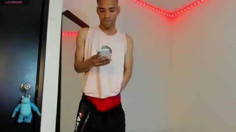 Snapshot of kenan_2601 chatting on 10-17-25, 12:25 kenan 2601 online show from 10-17-25, 12:25