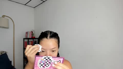 Snapshot of kendalgrey01 chatting on 02-06-25, 02:37 Kendal online show from 02-06-25, 02:37