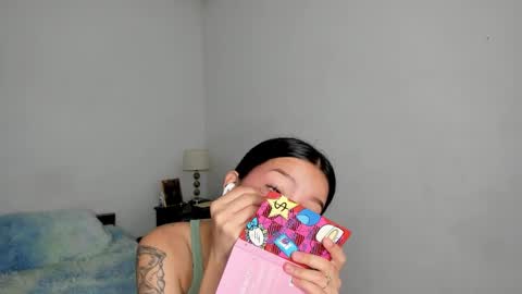 Snapshot of kendalgrey01 chatting on 10-17-25, 04:09 Kendal online show from 10-17-25, 04:09