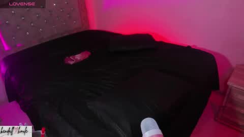 Snapshot of kendall_houle_ chatting on 12-21-24, 07:35 KendallHoule online show from 12-21-24, 07:35