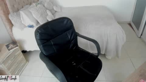 Snapshot of kendall_houle_ chatting on 02-06-25, 06:02 KendallHoule online show from 02-06-25, 06:02