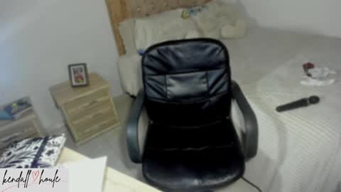 Snapshot of kendall_houle_ chatting on 02-08-25, 12:50 KendallHoule online show from 02-08-25, 12:50