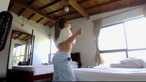 Snapshot of kendalltyler chatting on 01-31-25, 04:59 kendall online show from 01-31-25, 04:59