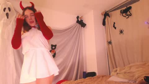 Snapshot of kendalltyler chatting on 10-17-25, 11:18 kendall online show from 10-17-25, 11:18