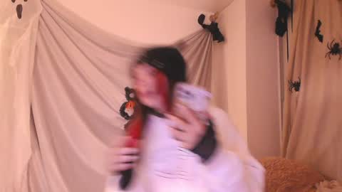 Snapshot of kendalltyler chatting on 10-26-25, 12:27 kendall online show from 10-26-25, 12:27