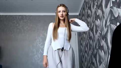 Snapshot of kendastuckmeyer chatting on 10-06-25, 10:23 Betty online show from 10-06-25, 10:23