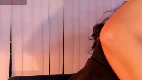 Kendra crow online show from 11-12-25, 09:10