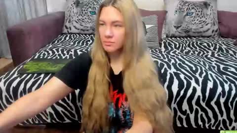 Snapshot of kendra_xx_ chatting on 09-10-25, 01:05 Kendra online show from 09-10-25, 01:05