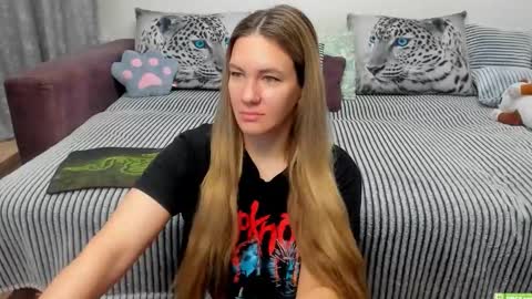Snapshot of kendra_xx_ chatting on 10-27-25, 12:47 Kendra online show from 10-27-25, 12:47