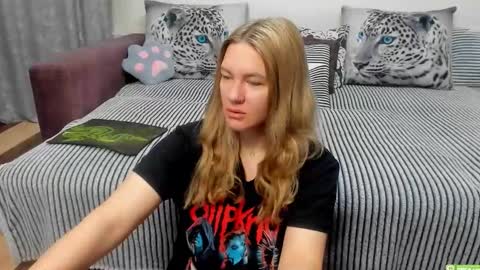 Kendra online show from 11-20-25, 01:17