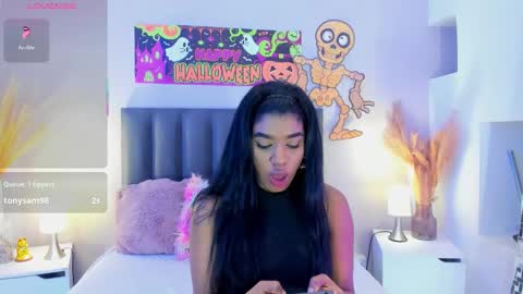 kendrachavez_ online show from 10-29-25, 09:27