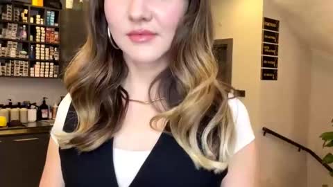 Snapshot of keniarhynard chatting on 12-16-25, 06:46 Elena online show from 12-16-25, 06:46