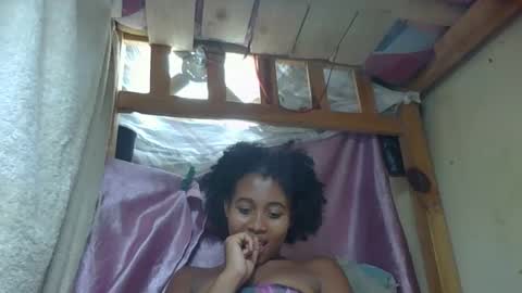 Snapshot of kenilange chatting on 12-16-25, 02:00 kenilange online show from 12-16-25, 02:00