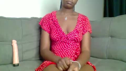 Snapshot of kenyan_lioness chatting on 10-13-25, 09:37 kinky perv online show from 10-13-25, 09:37