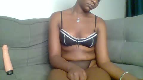 Snapshot of kenyan_lioness chatting on 10-15-25, 12:11 kinky perv online show from 10-15-25, 12:11