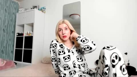 Kenzie online show from 01-31-25, 05:19