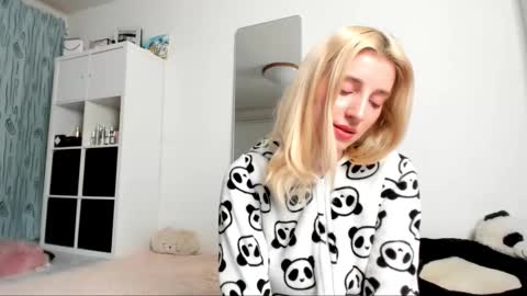 Kenzie online show from 02-19-25, 05:49