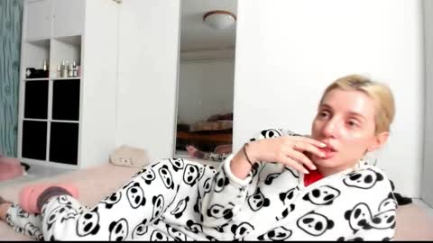 Kenzie online show from 02-24-25, 06:16