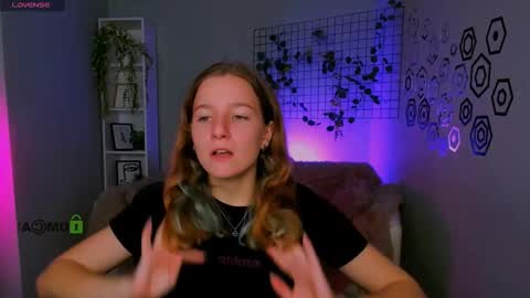 Snapshot of kerry_derry chatting on 10-13-25, 11:21 kara online show from 10-13-25, 11:21