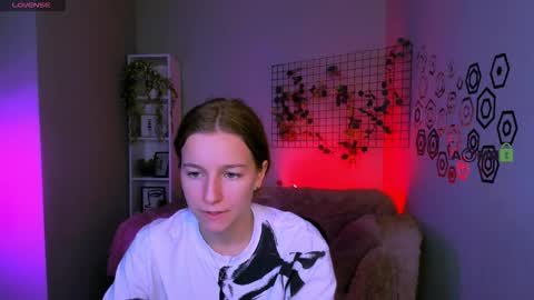 Snapshot of kerry_derry chatting on 10-14-25, 12:17 kara online show from 10-14-25, 12:17