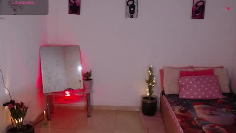 Mia  online show from 12-18-25, 01:28