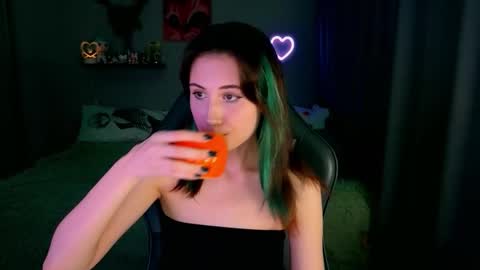 Snapshot of keti_moon chatting on 11-23-25, 05:13 Keti 3 online show from 11-23-25, 05:13