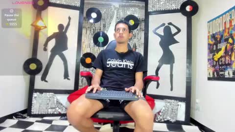 Snapshot of kevin__max_ chatting on 01-08-25, 03:19 Kev online show from 01-08-25, 03:19