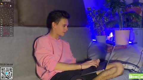 Snapshot of kevin_doo chatting on 10-28-25, 05:44 Fansly Kevin T online show from 10-28-25, 05:44