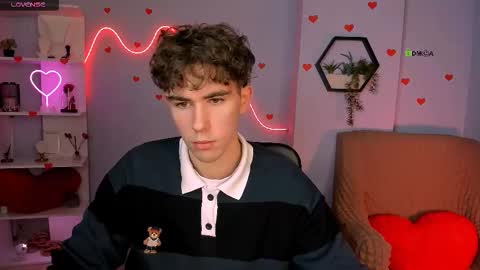 Snapshot of kevin_nix_ chatting on 02-10-26, 06:39 kevin_nix_ online show from 02-10-26, 06:39