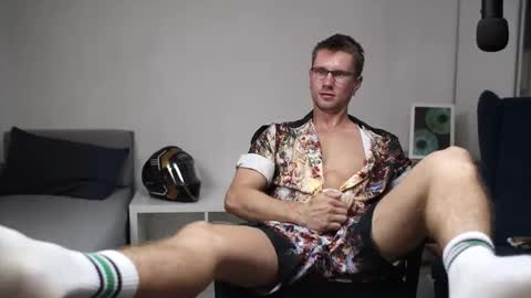 Snapshot of kevin_park chatting on 09-10-25, 04:07 Kev online show from 09-10-25, 04:07