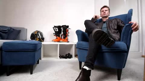 Snapshot of kevin_park chatting on 09-20-25, 01:56 Kev online show from 09-20-25, 01:56