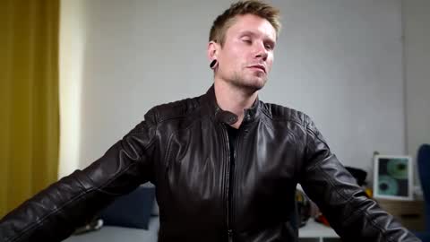 Snapshot of kevin_park chatting on 09-22-25, 12:51 Kev online show from 09-22-25, 12:51