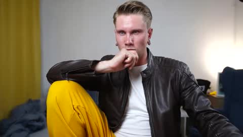 Snapshot of kevin_park chatting on 10-03-25, 03:20 Kev online show from 10-03-25, 03:20