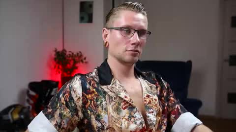 Snapshot of kevin_park chatting on 10-13-25, 01:33 Kev online show from 10-13-25, 01:33