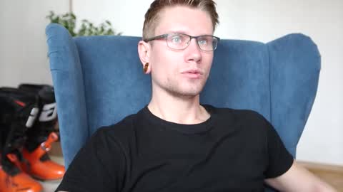 Snapshot of kevin_park chatting on 10-15-25, 08:36 Kev online show from 10-15-25, 08:36